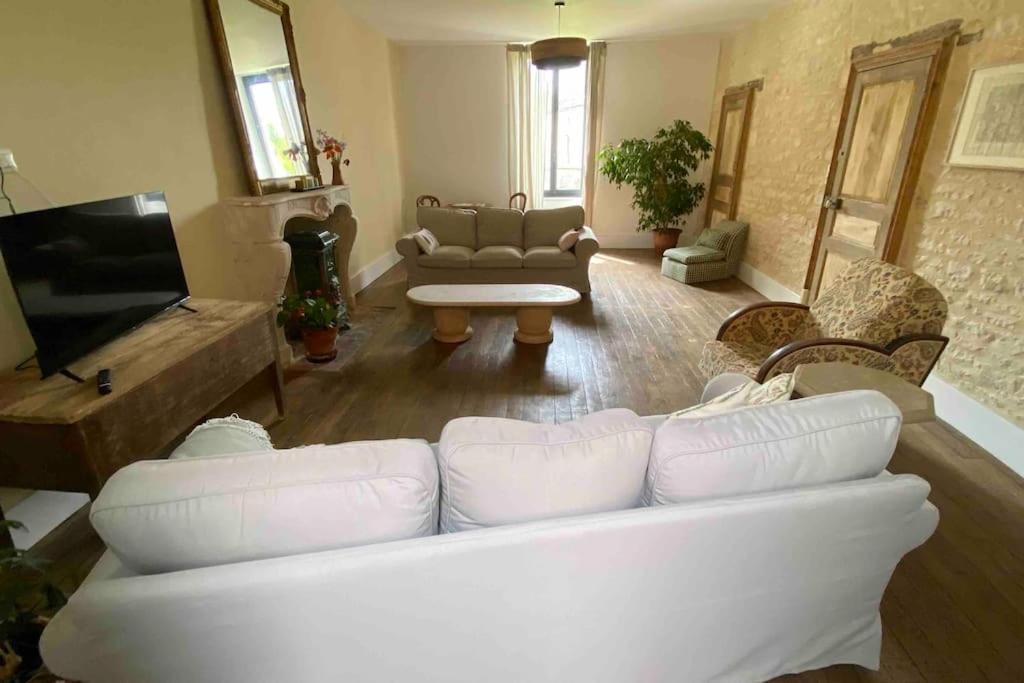 Le Presbytere - Touillon, Jacuzzi, 4 Chambres Pour 10 מראה חיצוני תמונה
